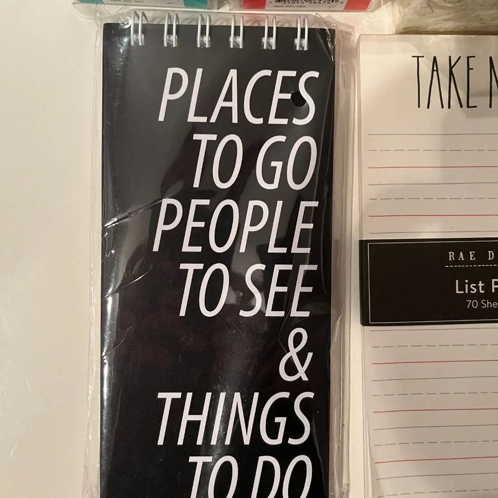 Novelty Notebooks, 2 mini staplers and Post-Its (h/s)‎